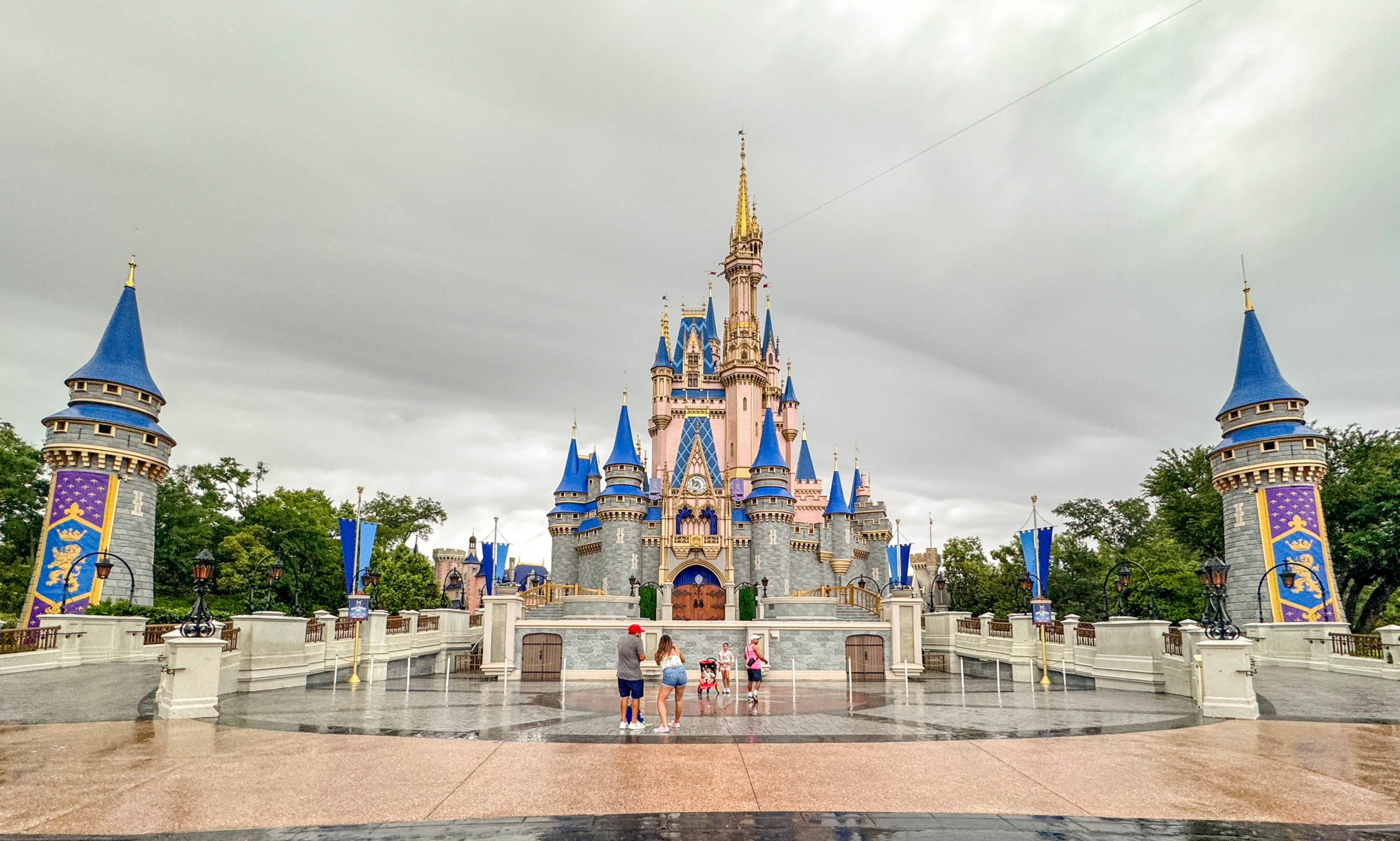 wdw-mk-magic-kingdom-weather-rain-storm-13-scaled
